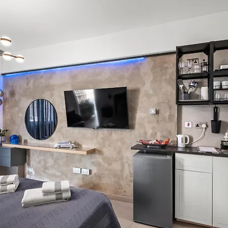 Fat Cow Apartment *